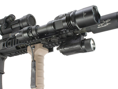 SureFire M961 Tactical Light LED Version Super Bright (EX109-BK)